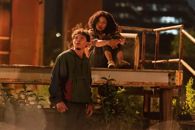 安東尼拉莫（左）與多米妮克斐許巴克是最新《變形金剛》系列男、女主角。派拉蒙提供