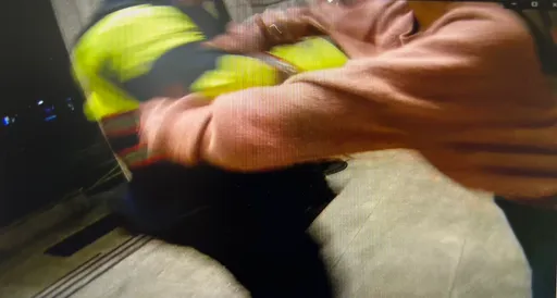 與夫分居探視小孩遭拒與警爆衝突 中國籍女子辯:不知台灣警察職權