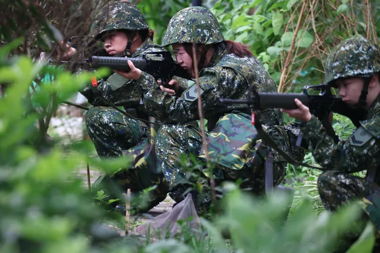 女性教召課程跟男生一樣，不分軍種、階級、專長統一施訓。林林攝
