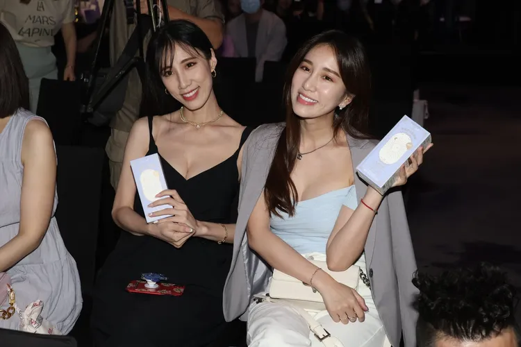 APPLE(右)與瑤瑤姊妹也現身記者會。彭欣偉攝