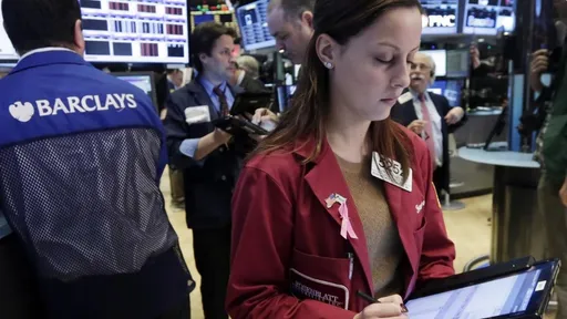 Fed升息後美股續挫 道瓊殺逾280點、高通崩7%