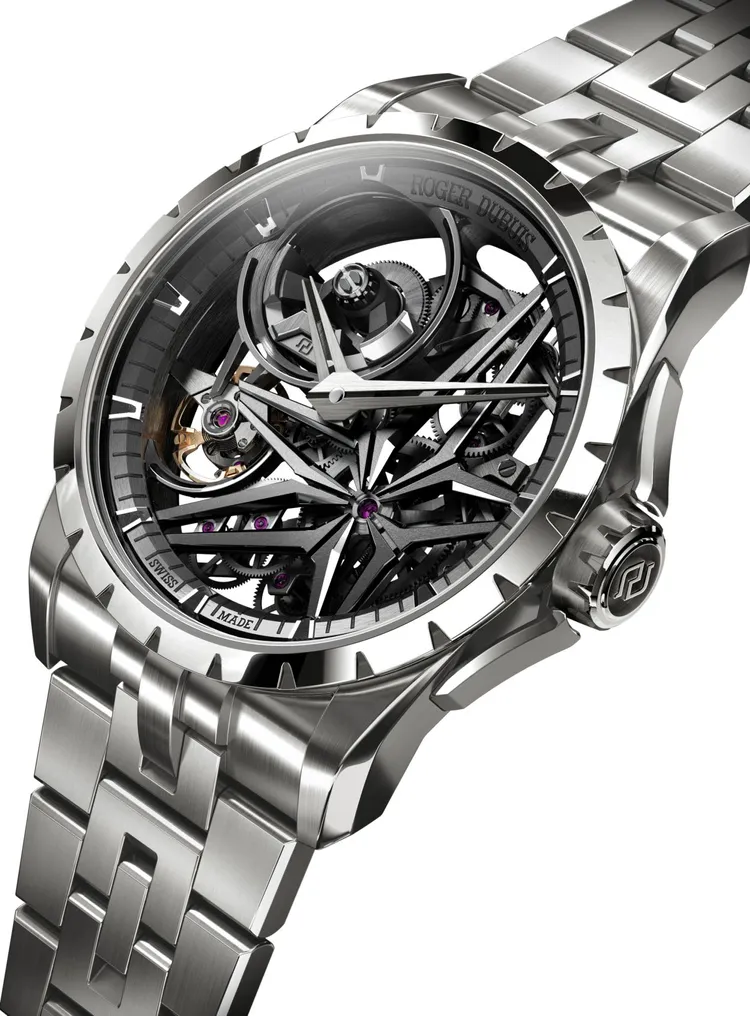 Excalibur Monobalancier Titanium腕錶採用5級鈦金屬打造出42mm錶殼，並成功雕琢出有著複雜結構的標誌性錶圈、錶殼及錶鍊。品牌提供