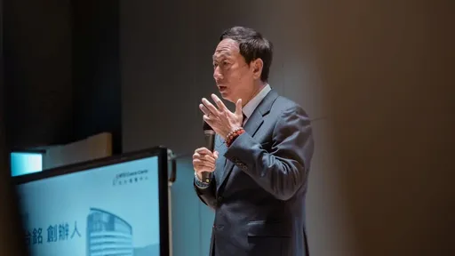 徐巧芯爆疫苗内幕!郭台铭签「全家移民不选总统」承诺书 由他送蔡英文