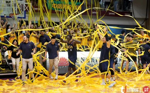 狂！T1中信特攻橫掃台鋼獵鷹    勇奪隊史首冠