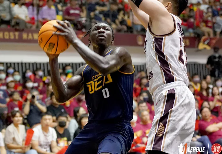 阿巴西(左)砍進22分。T1聯盟提供