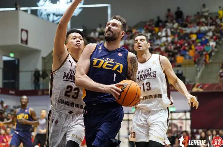 艾德砍進35分。T1聯盟