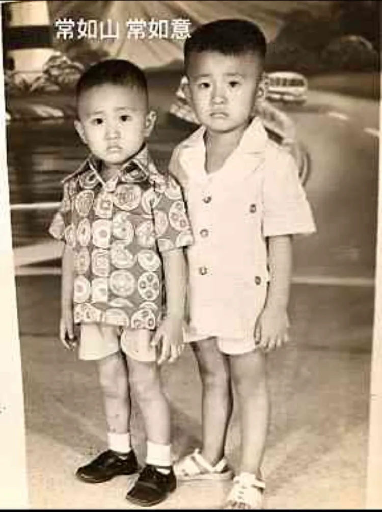 小時候的常如山（左）和哥哥常如意。愛爾麗提供