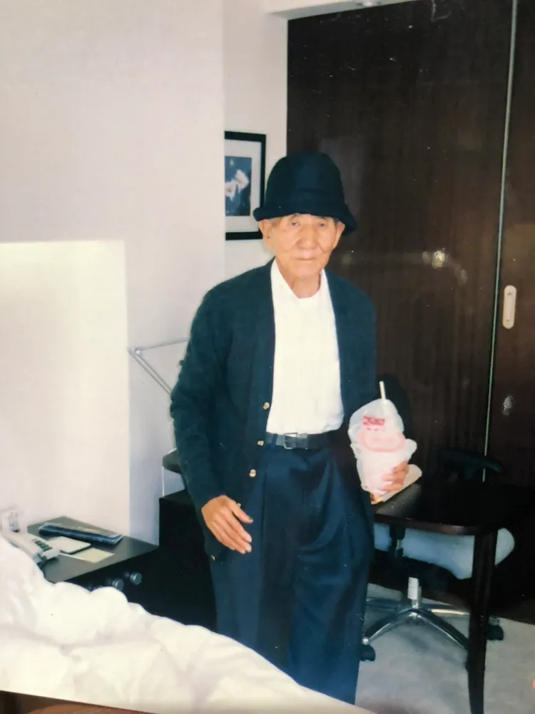 已仙逝的常父常樹新要兒子手心永遠向下幫助別人。愛爾麗提供