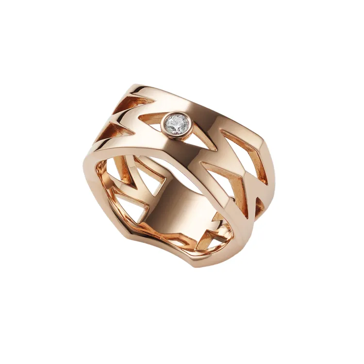 M Signature系列18K粉紅金鑽戒，9萬7000元。品牌提供
