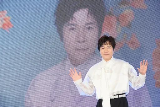 快來看像不像?金曲歌王宣傳照撞臉五月天阿信 枕邊人認證「某些角度有像」