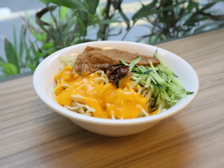 鹹蛋黃麵。享樂日子提供