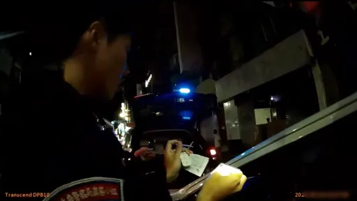 霹靂小組緝毒同時救人 見婦人車禍!衝上前幫止血