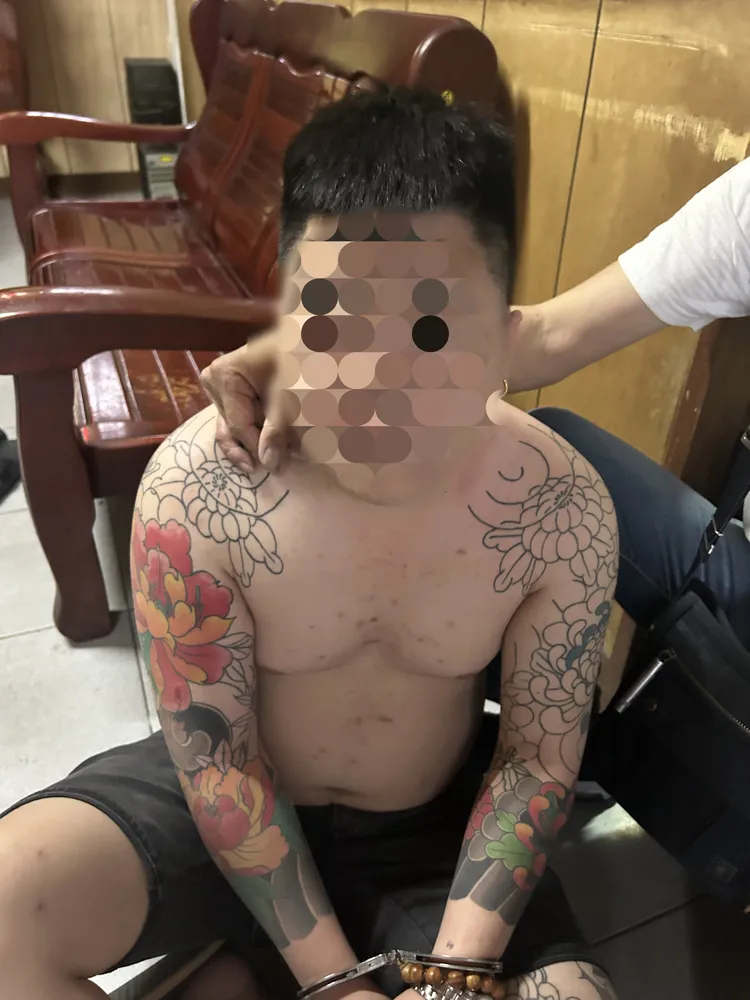 專案小組成員逮捕綁匪。讀者提供