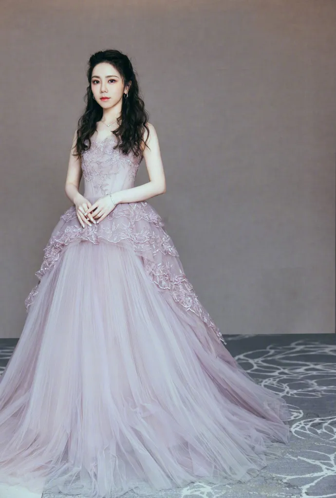 鄧紫棋目前已是華語歌壇備受矚目的天后唱將。