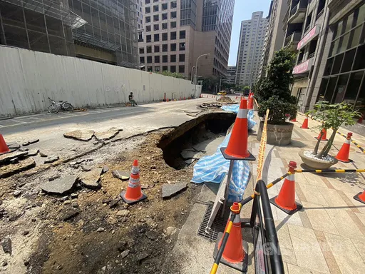 竹北豐邑建案週邊屢現天坑 縣府重手:沒做到這點不發執照!