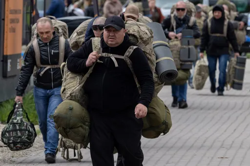 美國宣布再軍援烏克蘭370億元　加強空防、補給砲彈　