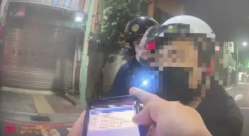 通緝犯遭盤查催油門欲逃　勇警所長飛跳後座壓制逮人