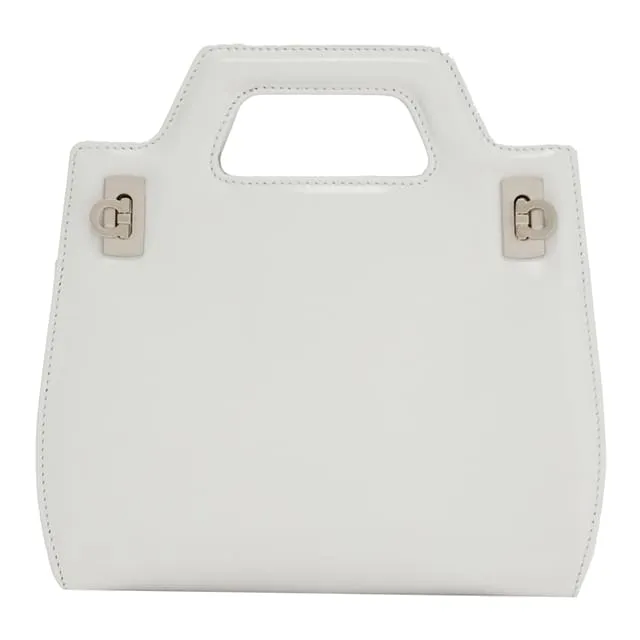FERRAGAMO白色迷你Wanda手袋，6萬2900元。品牌提供