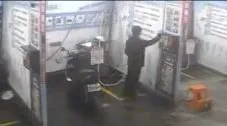 自助洗車卻粗心落了錢包 監視器發現這一幕!騎士報警控侵占遺失物