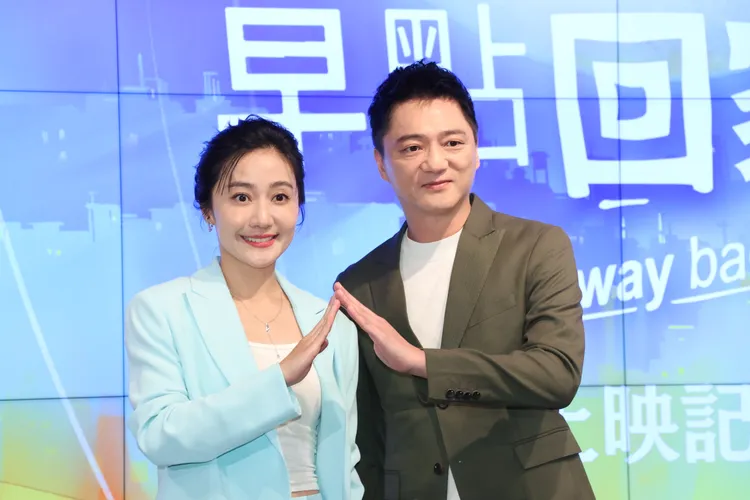 藍葦華（右）和陳婉婷飾演林嘉俐父母中年時期。鄭孟晃攝