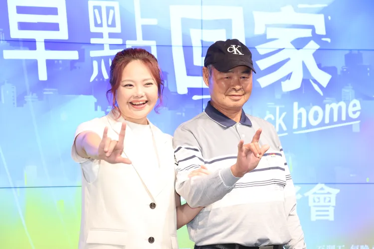 林嘉俐（左）在爸爸心裡就是仙女般美好的女兒。鄭孟晃攝