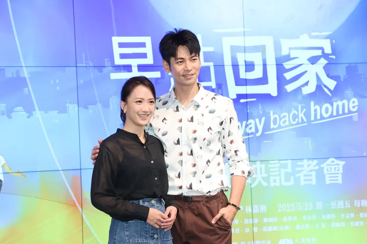 楊子儀（右）和范震菲是林家父母的年輕時期扮演者。鄭孟晃攝