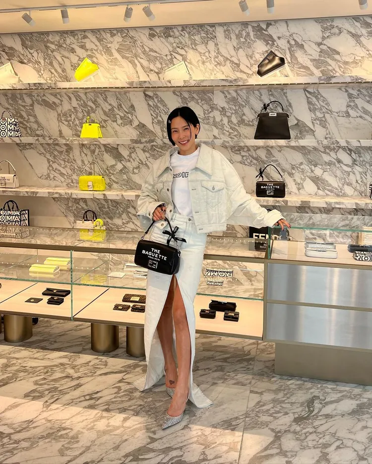 金娜英穿搭FENDI by Marc Jacobs限定系列逛FENDI首爾旗艦店。翻攝nayoungkeem IG