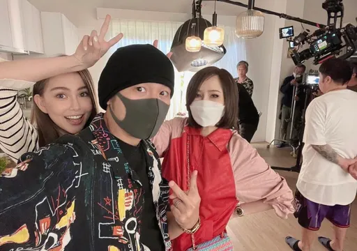 江蕙封麥8年難得露面！同框周杰倫昆凌全身紅吱吱