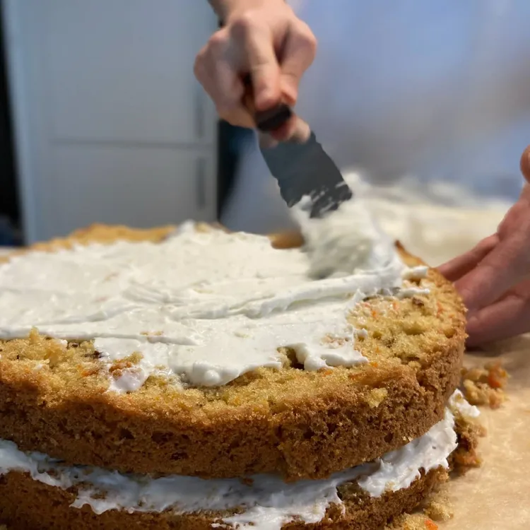 鄭世雲喜歡烘培，展示過紅蘿蔔蛋糕。翻攝鄭世雲IG