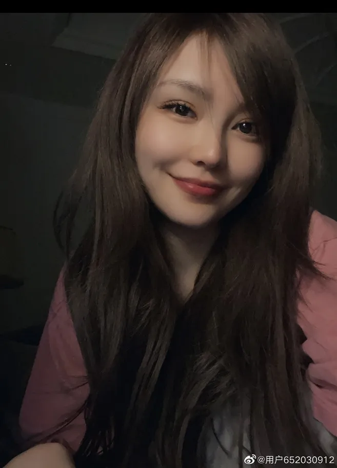 周揚青新造型，瞬間像回到10年前的模樣。翻攝周揚青的微博