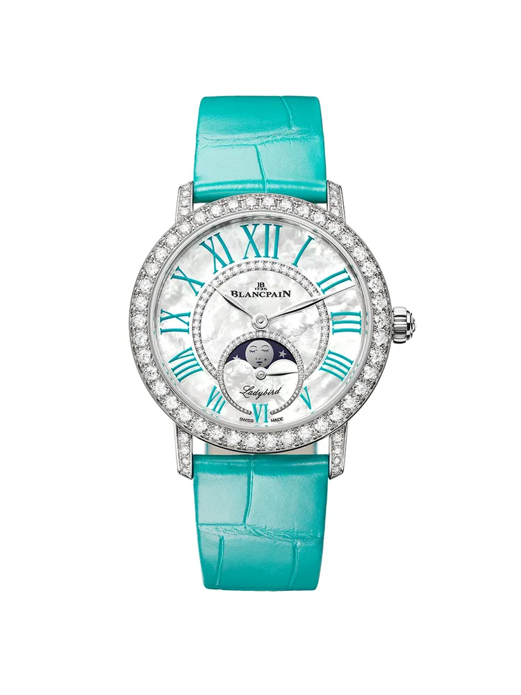 寶珀Ladybird Colors系列土耳其藍18K白金自動月相鑽錶，103萬6000元起。品牌提供