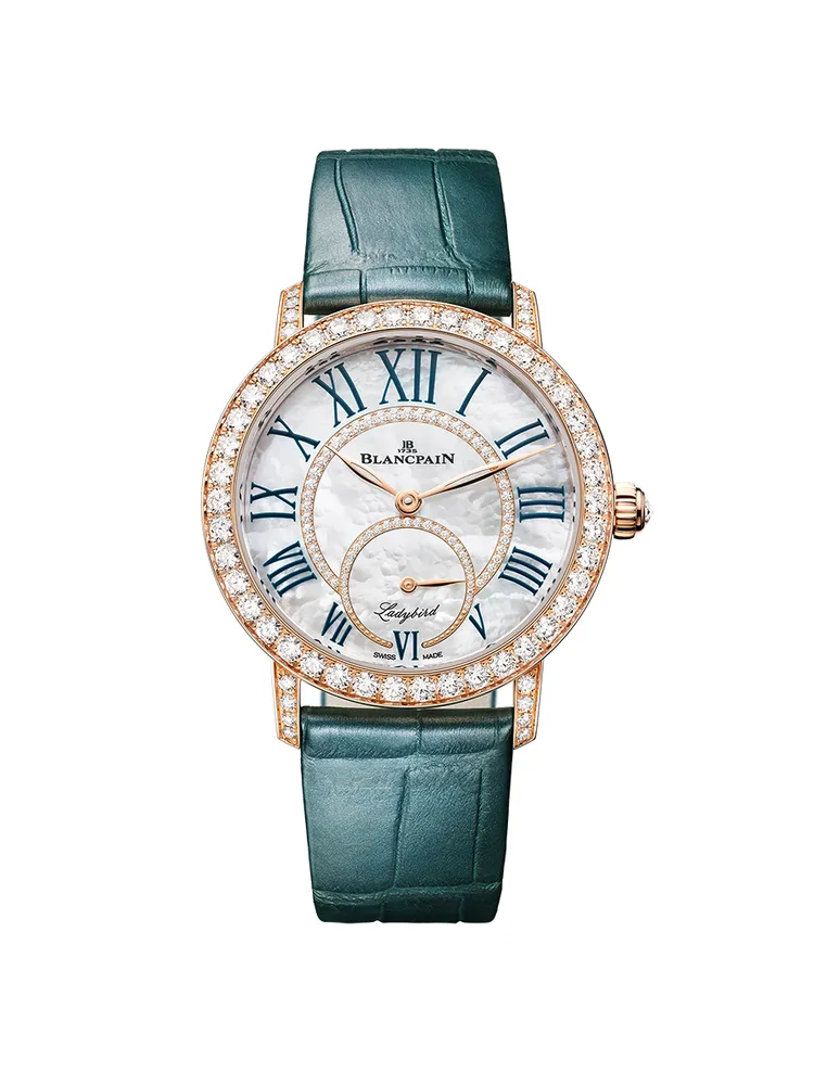 寶珀Ladybird Colors系列孔雀綠18K紅金自動小三針鑽錶，96萬8000元起。品牌提供