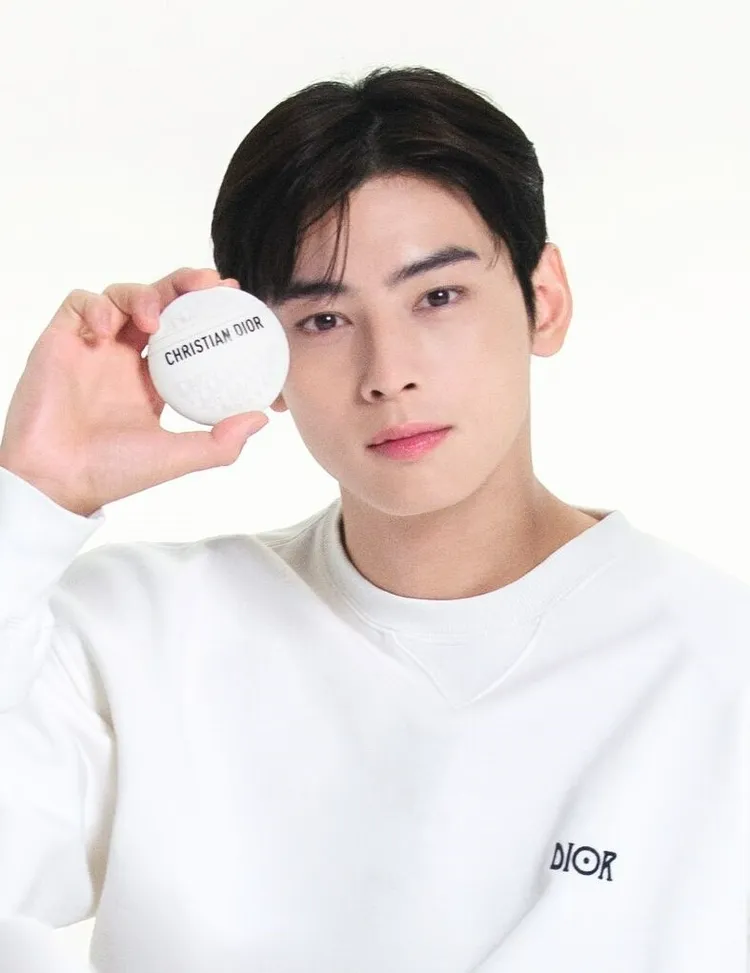 「臉蛋天才」車銀優也為緹花全能修護霜拍攝形象照。品牌提供