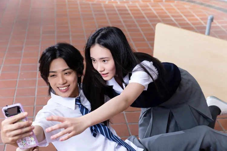 Lily（右）與林裕城有感情對手戲。