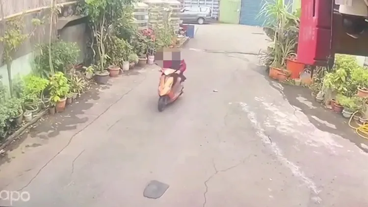 陳男騎車前往葉男工廠。蘆洲警分局提供