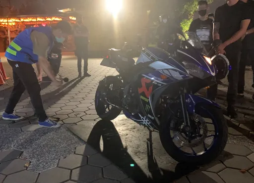 中壢警夜間噪音大執法 2小時揪14車「煙筒管」噪音超標