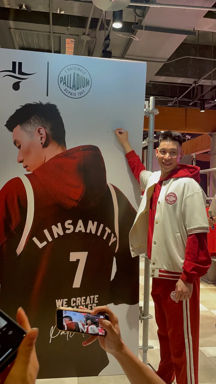 林書豪現身聯名系列快閃店。張家玲攝