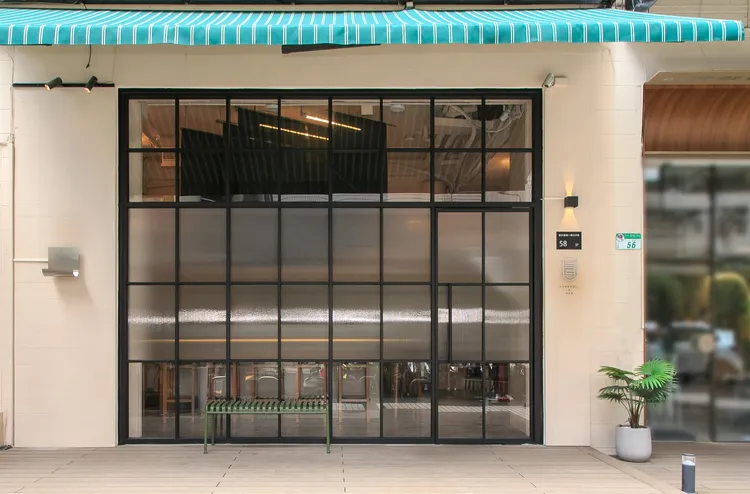 OSSU Handroll & Bar位在東區明曜百貨後方巷弄。業者提供