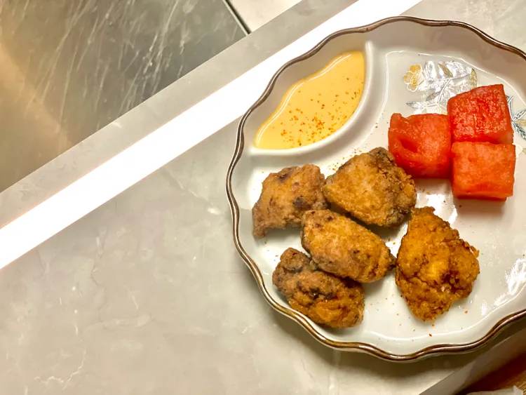 「CHICKEN KARAGE」。曾仲葳攝