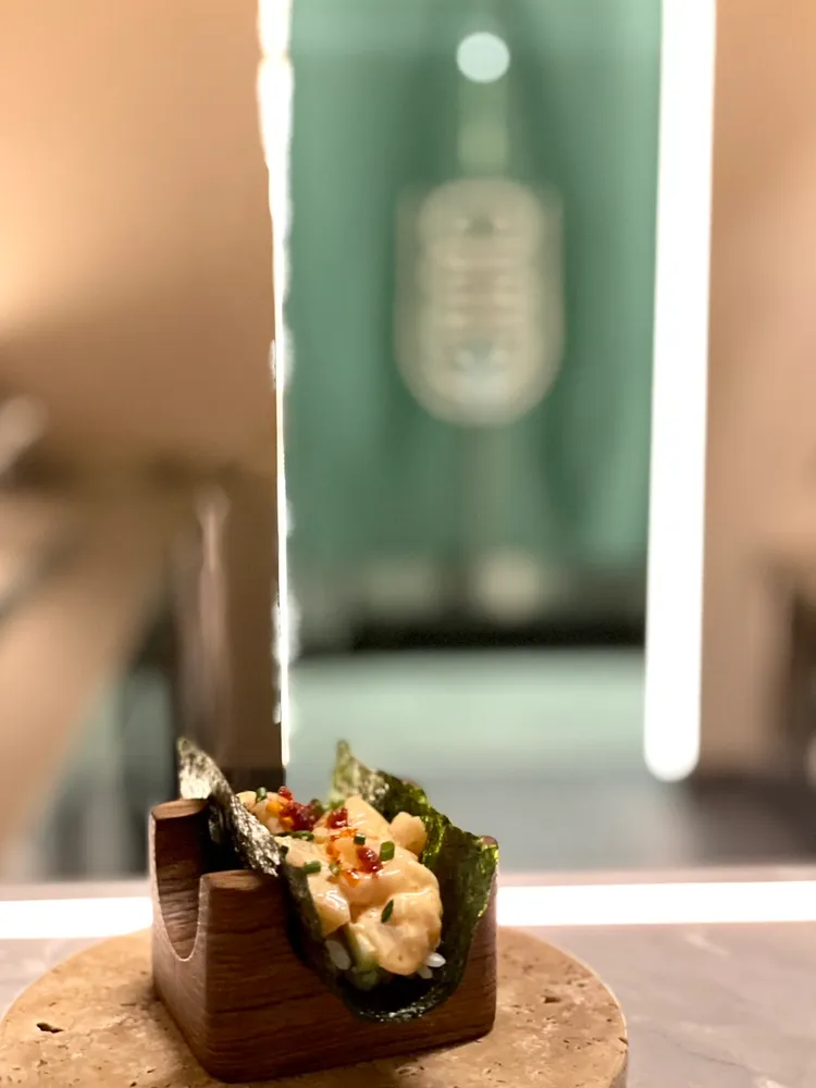 「CHILI SCALLOP ROLL」。曾仲葳攝