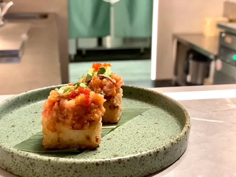 「CRISPY RICE TUNA」。曾仲葳攝