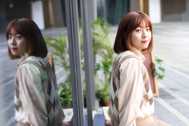 涼涼當初因為愛唱歌才去學的吉他，後來成為街頭藝人。鄭孟晃攝