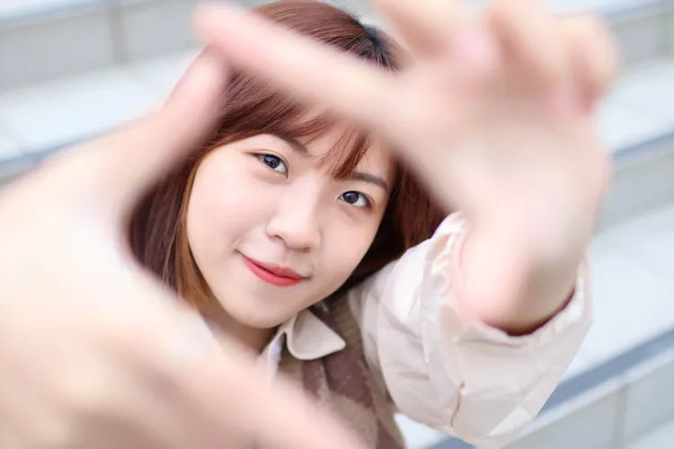 23歲的涼涼還保有著學生般的氣質。鄭孟晃攝