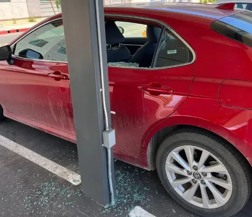 美國台積村又遭不明人士闖入　車窗被砸7車受害