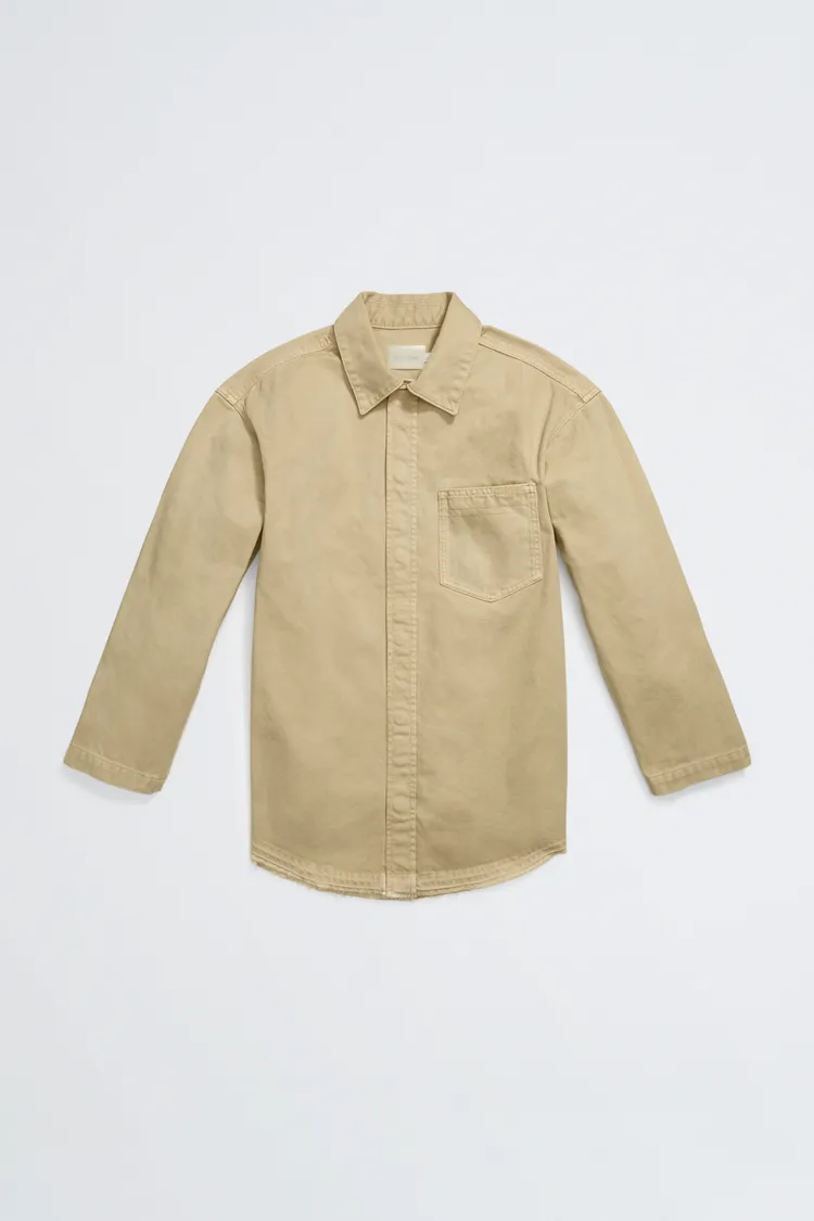 Jennie for Calvin Klein聯名膠囊系列牛仔襯衫，6380元。品牌提供