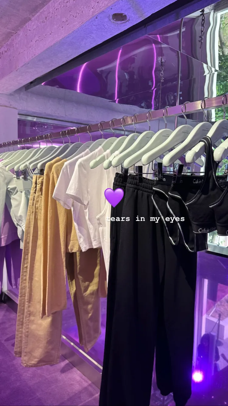 Jennie見到自己參與設計的「Jennie for Calvin Klein」聯名膠囊系列正式上市，還在IG限時動態中感動寫下「Tears in my eyes」。翻攝jennierubyjane IG