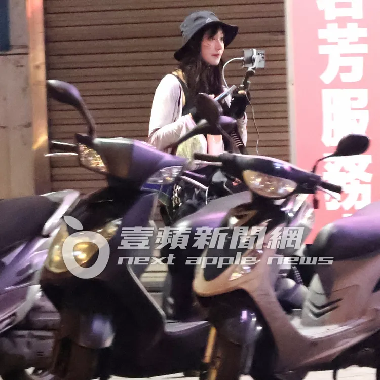 靠著過人的毅力，企鵝妹挑戰用雙腳走遍全台灣。特勤中心攝