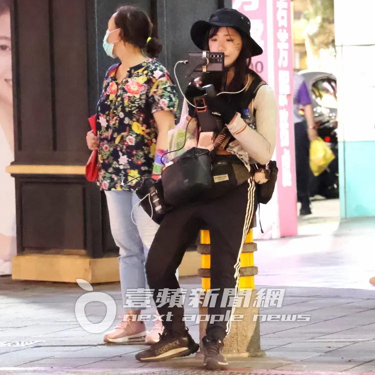 企鵝妹有備而來，裝備齊全，展開她的徒步環台挑戰。特勤中心攝