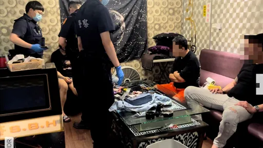 毒品分裝場藏身民宅　這些徵兆讓人疑！板橋警攻堅破毒窟逮6人