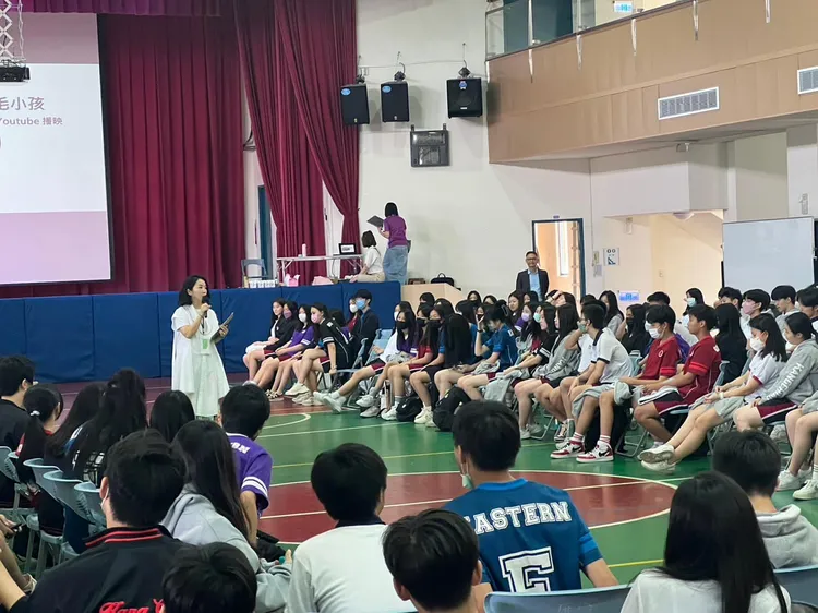 「主持天后」陶晶瑩以藝人身份到兒子學校演講，180分鐘談她的演藝之路。翻攝《陶晶瑩》粉絲頁